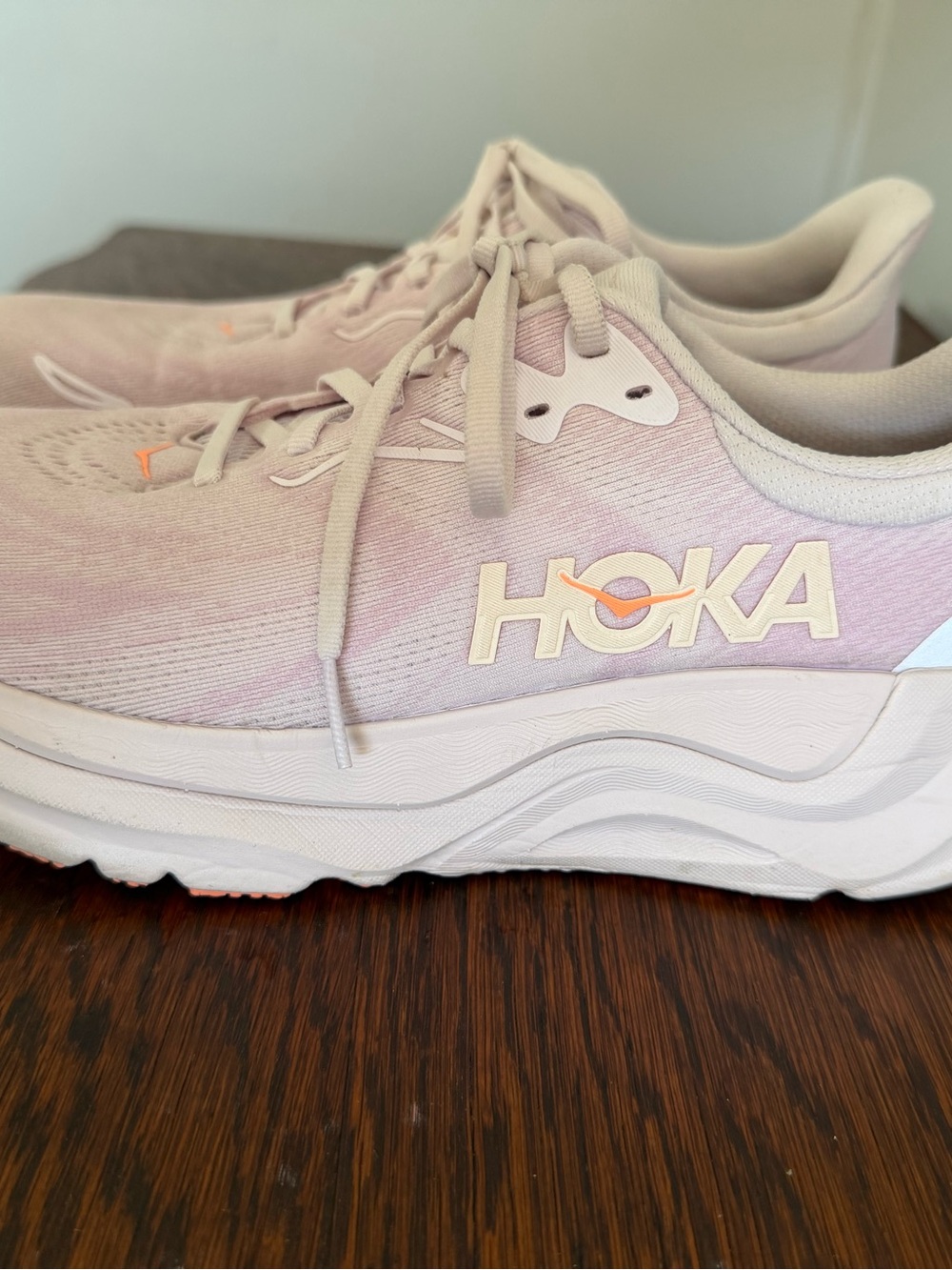 Hoka Arahi 8, Lilac cream/ Leon cantaloupe (orange and purple)